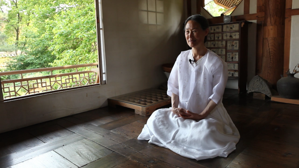 Hong Yonghee, one of the houses owners. (Image via Jarrod Hall / Vimeo Screenshot)