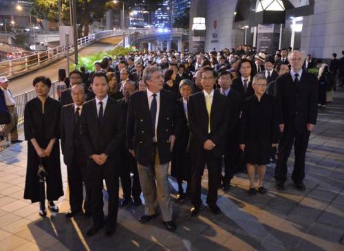 Senior counsel members, including Martin Lee, Audrey Eu, Graham Harris, and Alan Leong led the march. (Image: Vision Times)