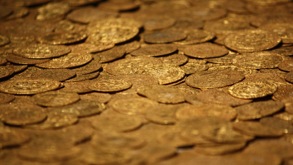 Hades replied: “You have a choice to make before entering into your next life: The first is to guard a large piece of land, and the second is to guard a mountain of gold.” (Image: Lawrence OP via flickr / CC BY 2.0 )