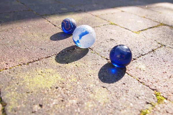 When I was young, my friends and I had many simple toys such as marbles, little bags of rice, and rubber band ropes. (Image: pixabay / CC0 1.0)