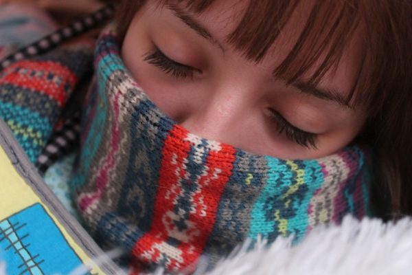 A large winter scarf is your number one defense against a winter cold. (Image: pixabay / CC0 1.0)