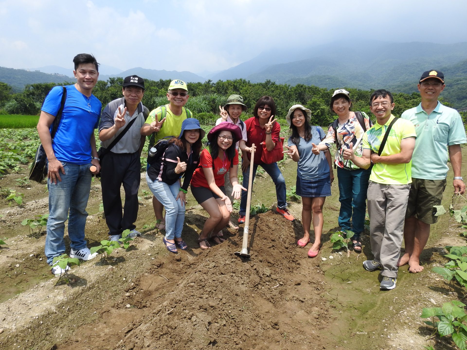 Participants are very happy throughout the Toastmasters outing at a field of sweet potatoes. (Image: Billy Shyu)