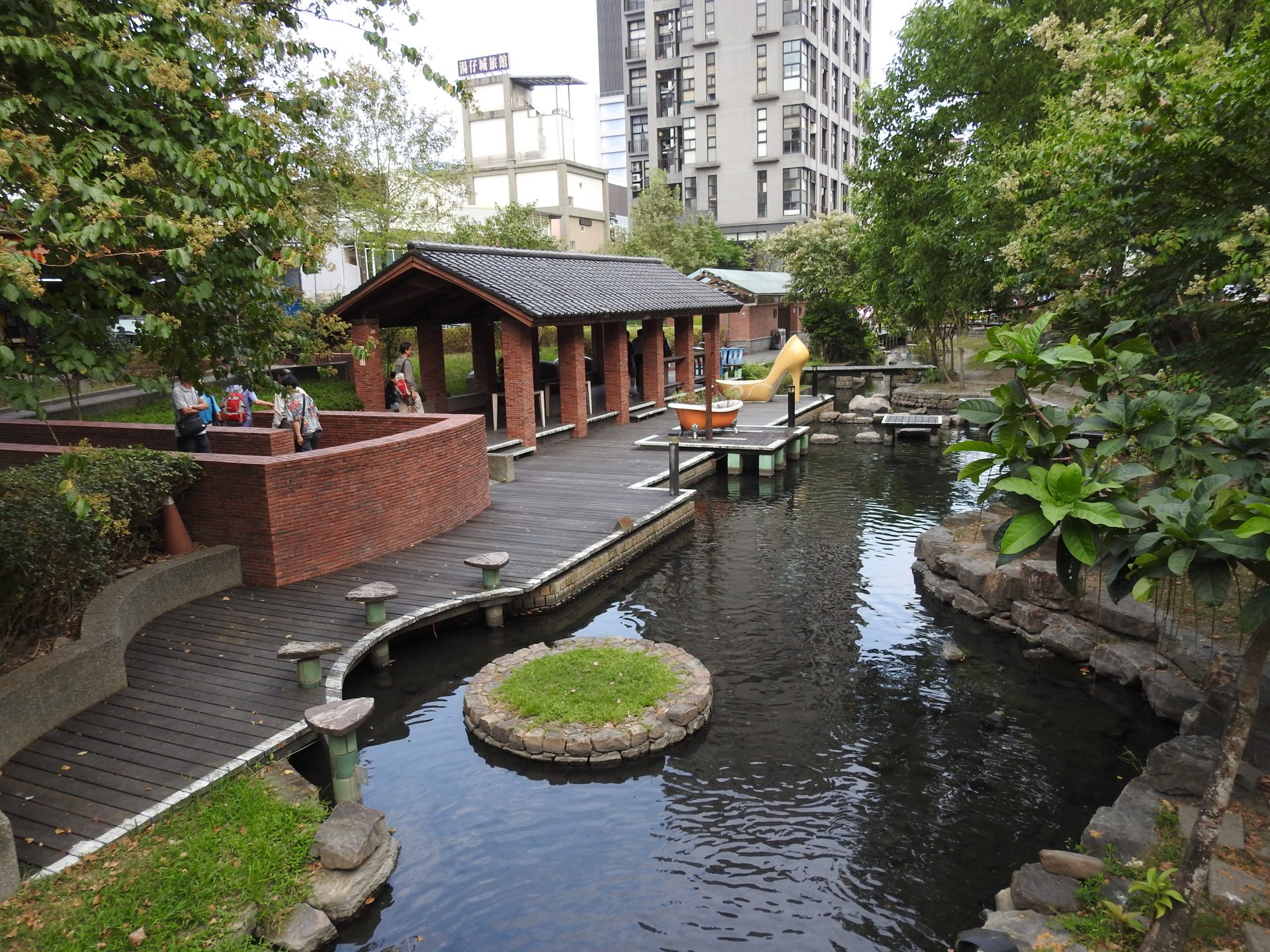 The installation artwork is a striking landmark of the Tangweigou Hot Spring Park. (Image: Billy Shyu/ Vision Times)
