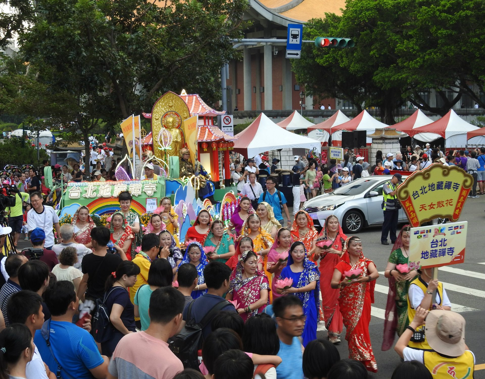 Performers from a local Buddhist temple partakes in the grand parade promoting the 2017 Summer Universiade in Taiwan. (Image: Billy Shyu/Vision Times)