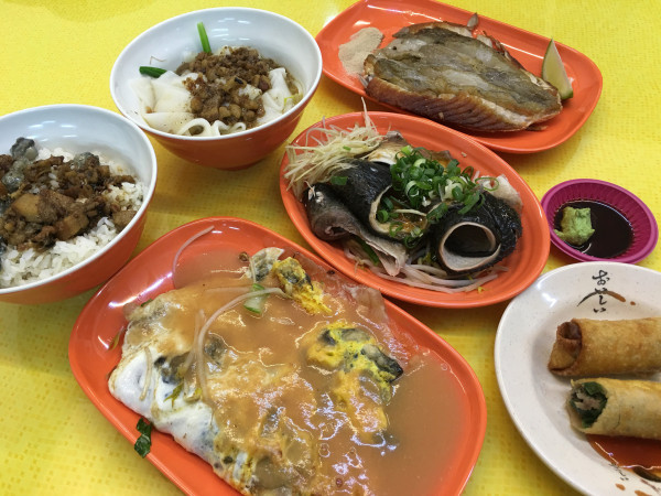 Shortly the whole table was covered with delectable food. (Image: bryan via flickr CC BY-SA 2.0)