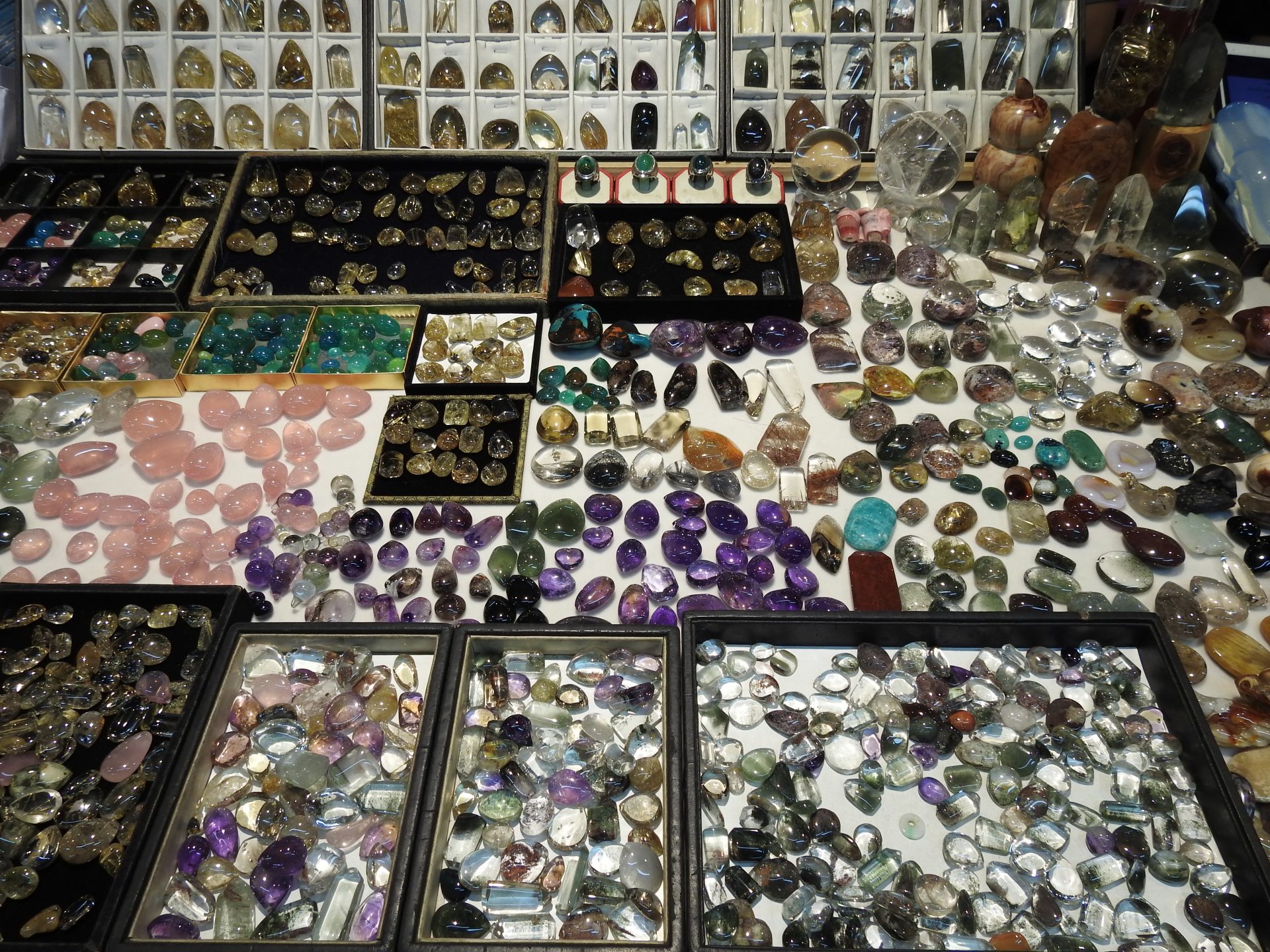 Taipei Jianguo Holiday Jade Market has been widely praised by the extensive consumers at home and abroad, and has become one of the icons of Taipei City. (Image: Billy Shyu/ Vision Times)