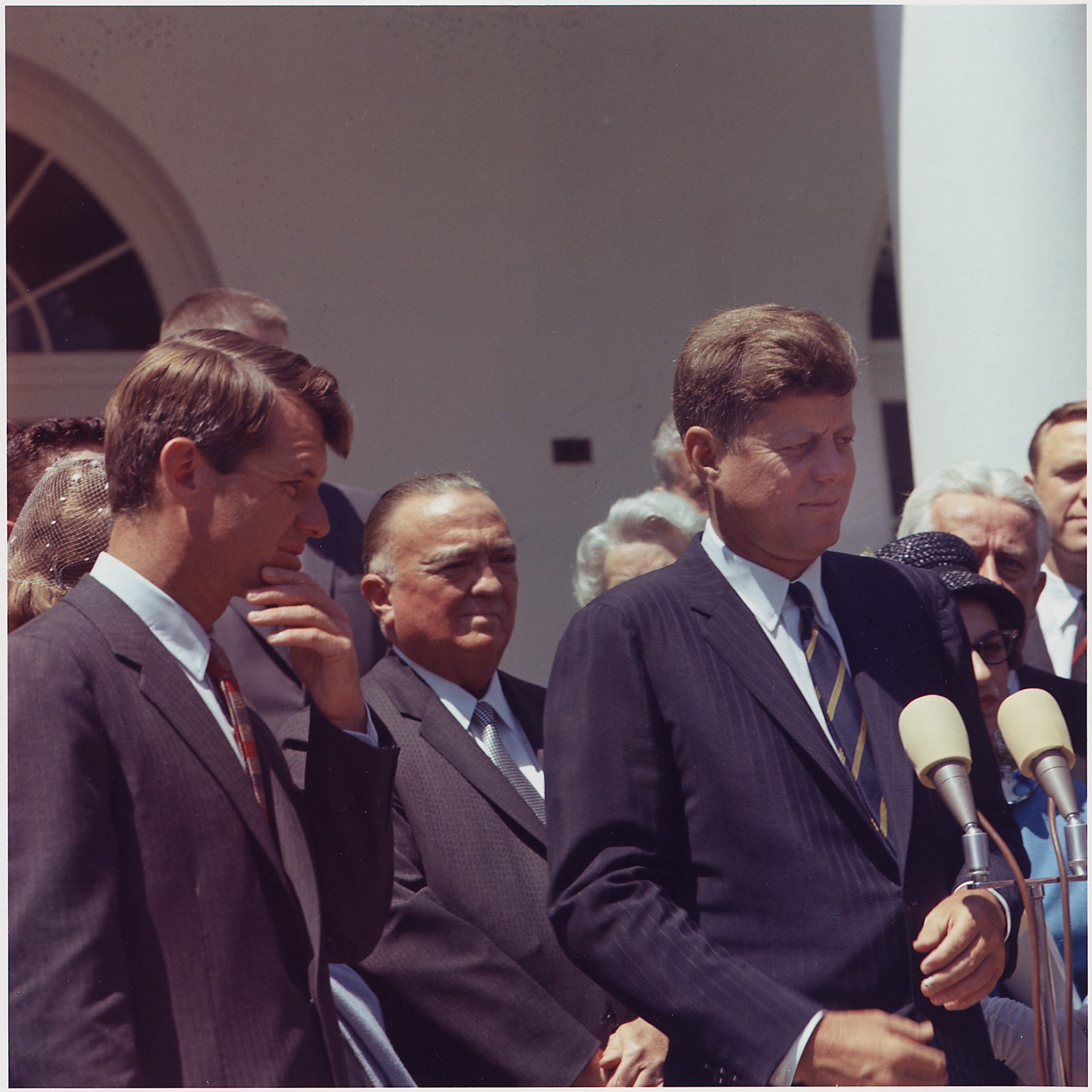 Presentation of the Young American Medals for Bravery by President John F. Kennedy and Attorney General Robert F. Kennedy, Sr in 1963. (Image: pixabay / CC0 1.0)