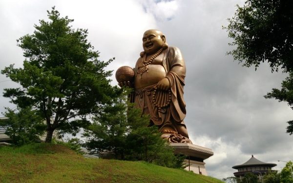 A giant Laughing Buddha statue (Maitreya 彌勒佛) is situated in a newly established Buddha college in Taiwan’s Hsinchu County. (Image: Billy Shyu via Nspirement)