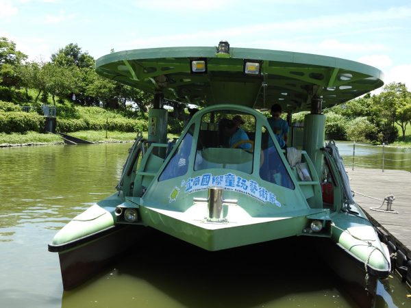 The motor boats plying between NCFTA and Dongshan River Park are are solar powered and the height of the roof on the boats are adjustable. (Image: Billy Shyu)