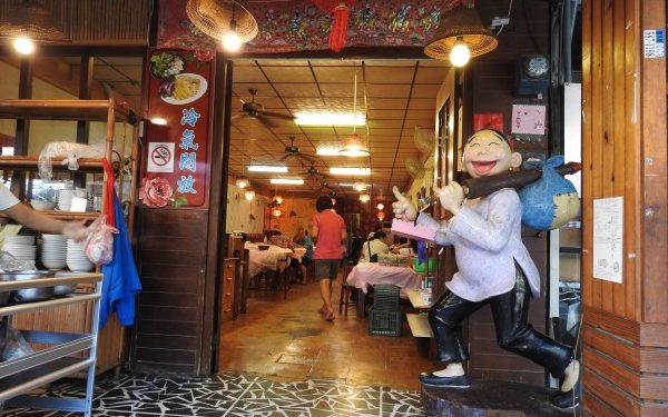 A restaurant in Beipu Old Street is famous for its Hakka flat noodle soup and other local cuisine. (Image: Billy Shyu via Nspirement)