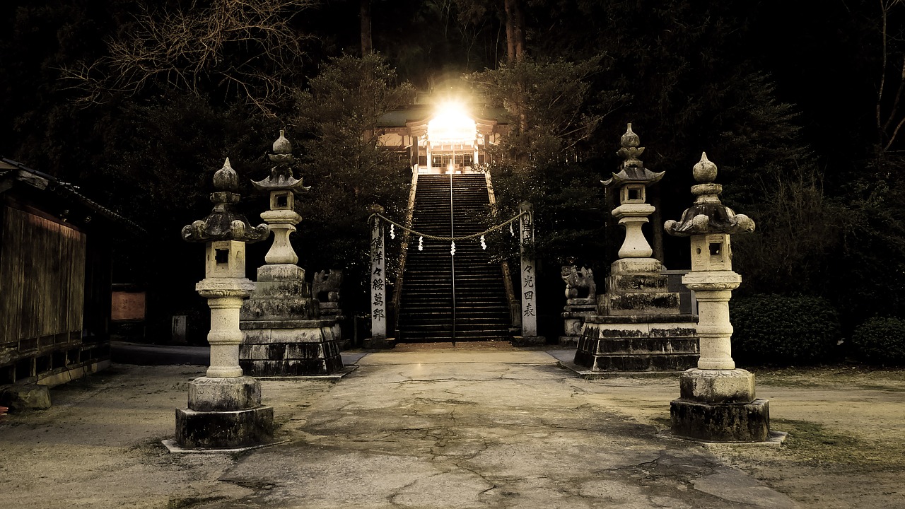 shrine-2379047_1280