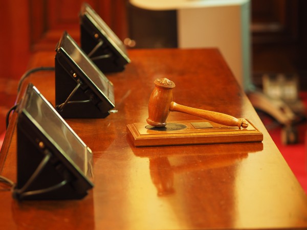 In the United States, bribing and taking bribes are both crimes that will be prosecuted. (Image: pixabay / CC0 1.0)