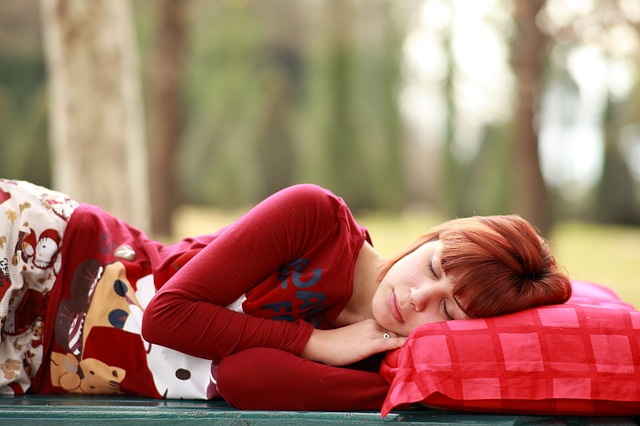 Try sleeping on your side if you snore (Image: via pixabay / CC0 1.0)