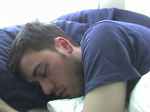 Sleep is essential for healthy living. (Image: icyFrance Flickr via Compfight cc)