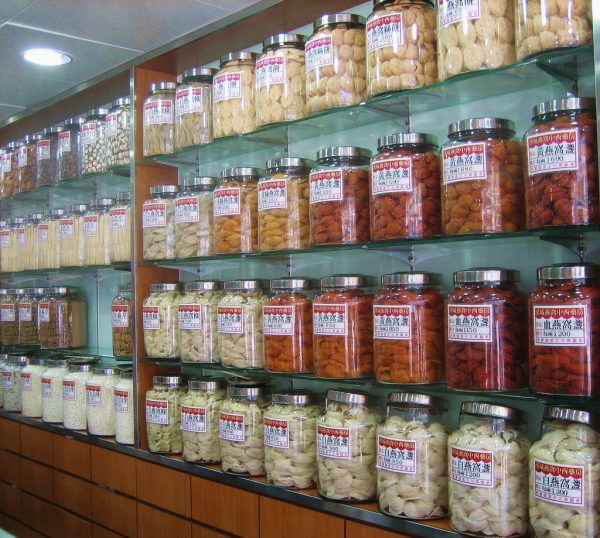 The power of Chinese herbs is an essential complement to acupuncture treatments and speeds up recovery from physical trauma. (Image: Matteo via flickr CC BY 2.0 )