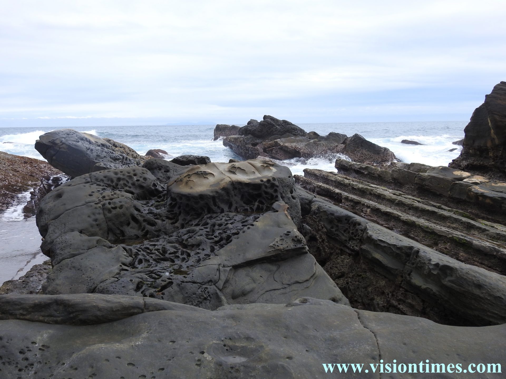It would be a great experience to appreciate the strange formations at Xiaoyeliu. (Image: Billy Shyu / Vision Times)