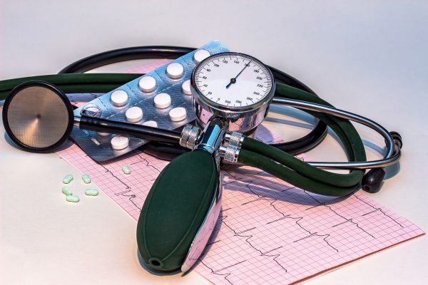 High blood pressure, diabetes, and high cholesterol can lead to atherosclerosis. (Image: pixabay / CC0 1.0)