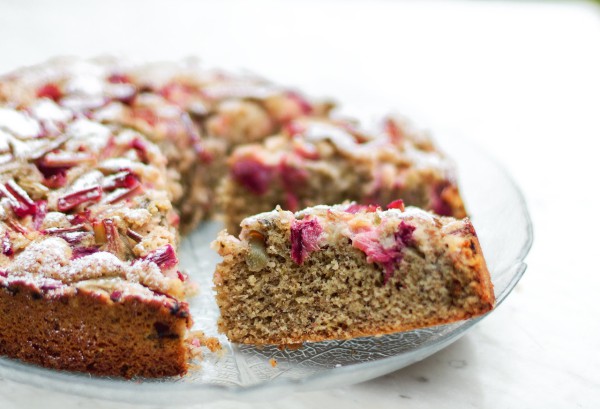 Rhubarb crumble could hold the key to new, less toxic cancer drugs, according to U.K. researchers. (Image: pixabay / CC0 1.0)