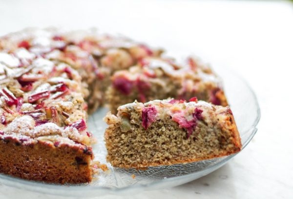 Rhubarb crumble could hold the key to new, less toxic cancer drugs, according to U.K. researchers. (Image: pixabay / CC0 1.0)