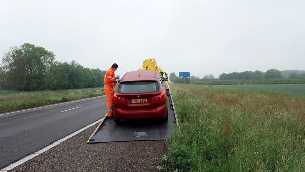 Some breakdowns may involve dangerous mechanical failures, so if you feel that ‘something big’ has gone wrong with your car, seek professional assistance. (Image: pixabay / CC0 1.0)