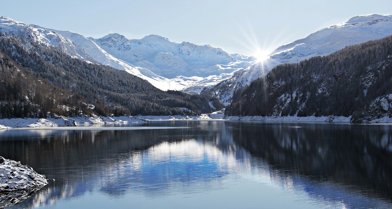 The wise love water while the benevolent love mountains. (Image: pixabay / CC0 1.0)