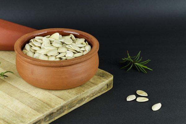 Pumpkin seeds are considered to be sweet and neutral and have cooling properties. (Image: pixabay / CC0 1.0)