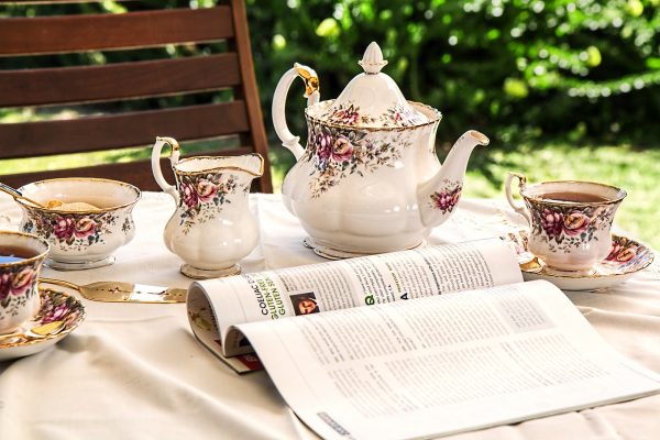 Tea sets typically include a cup, teapot, bowl, small cup, saucer, tray, and other tea utensils, narrowly defined. (Image: pixabay / CC0 1.0)
