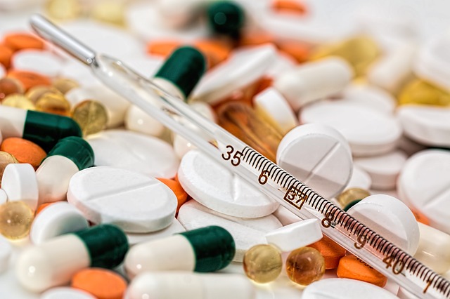 Rest and fluid intake are suggested along with cold remedies which include decongestants and antihistamines. These remedies do not cure, but rather alleviate the symptoms. (Image: via pixabay / CC0 1.0)
