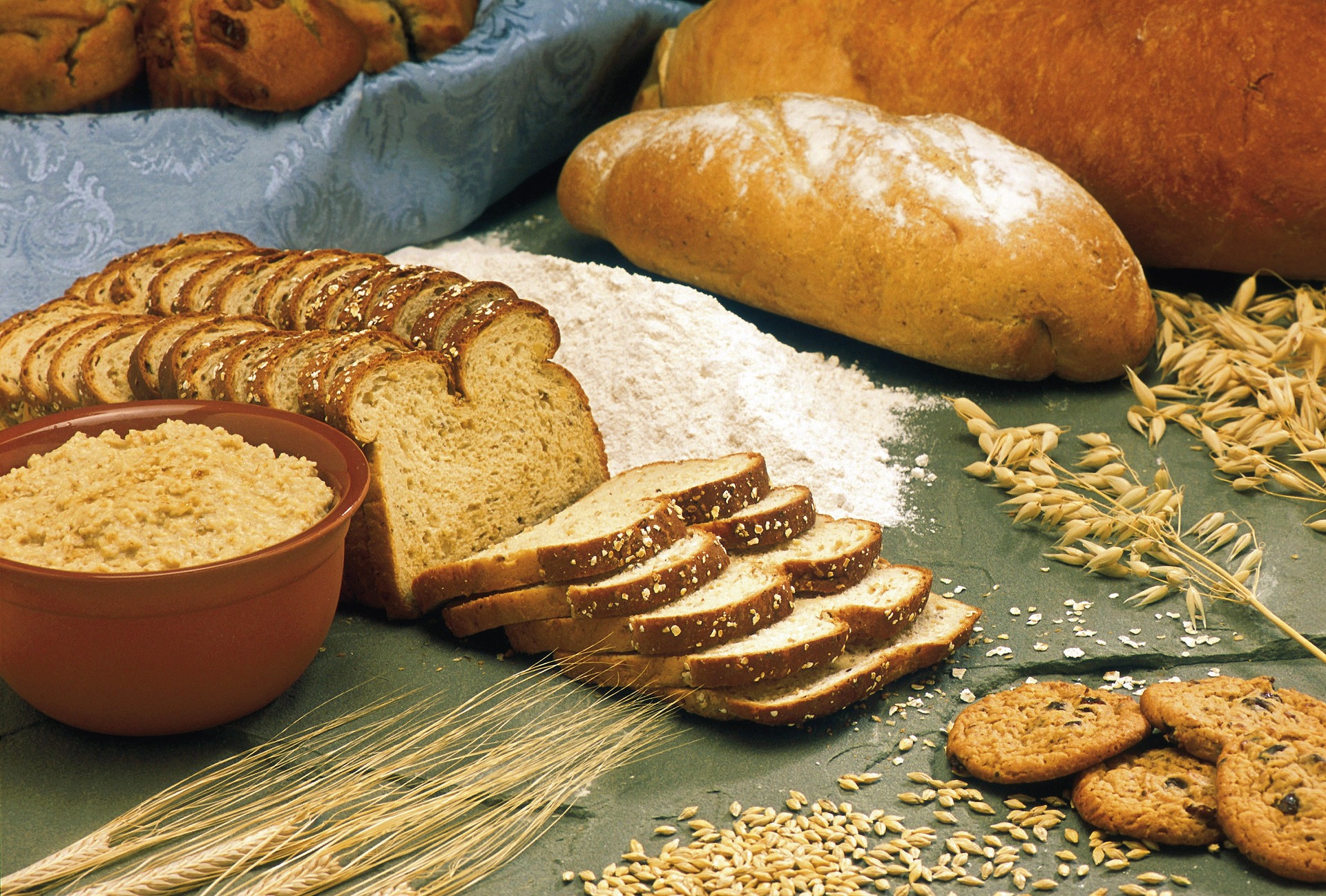 Whole grains and beans are the staple food in healthy old people’s daily diet.