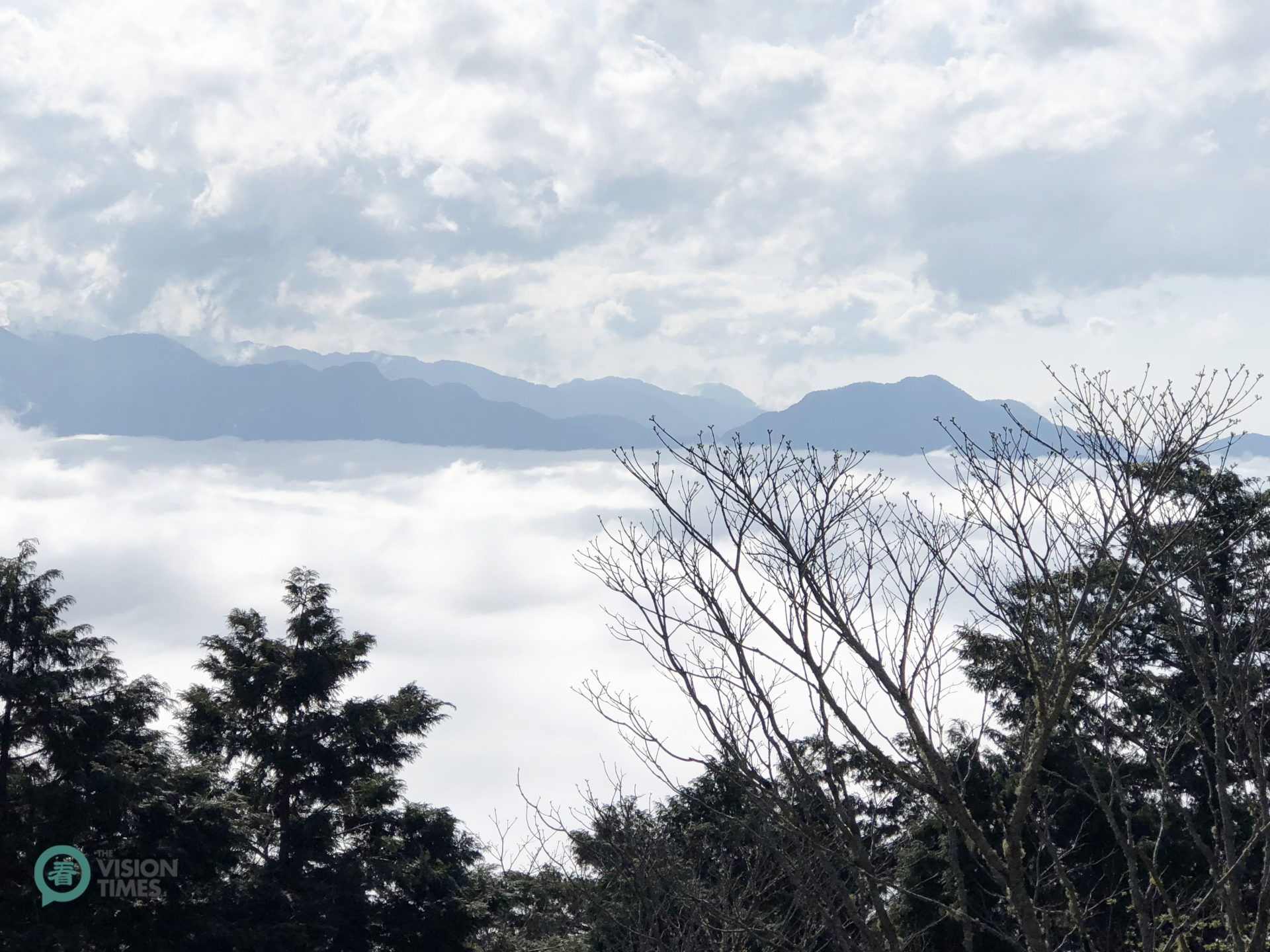 Jiancing Historic Trail is an excellent vista point that visitors can look far into the distance on sunny days. (Image: Julia Fu / Vision Times)