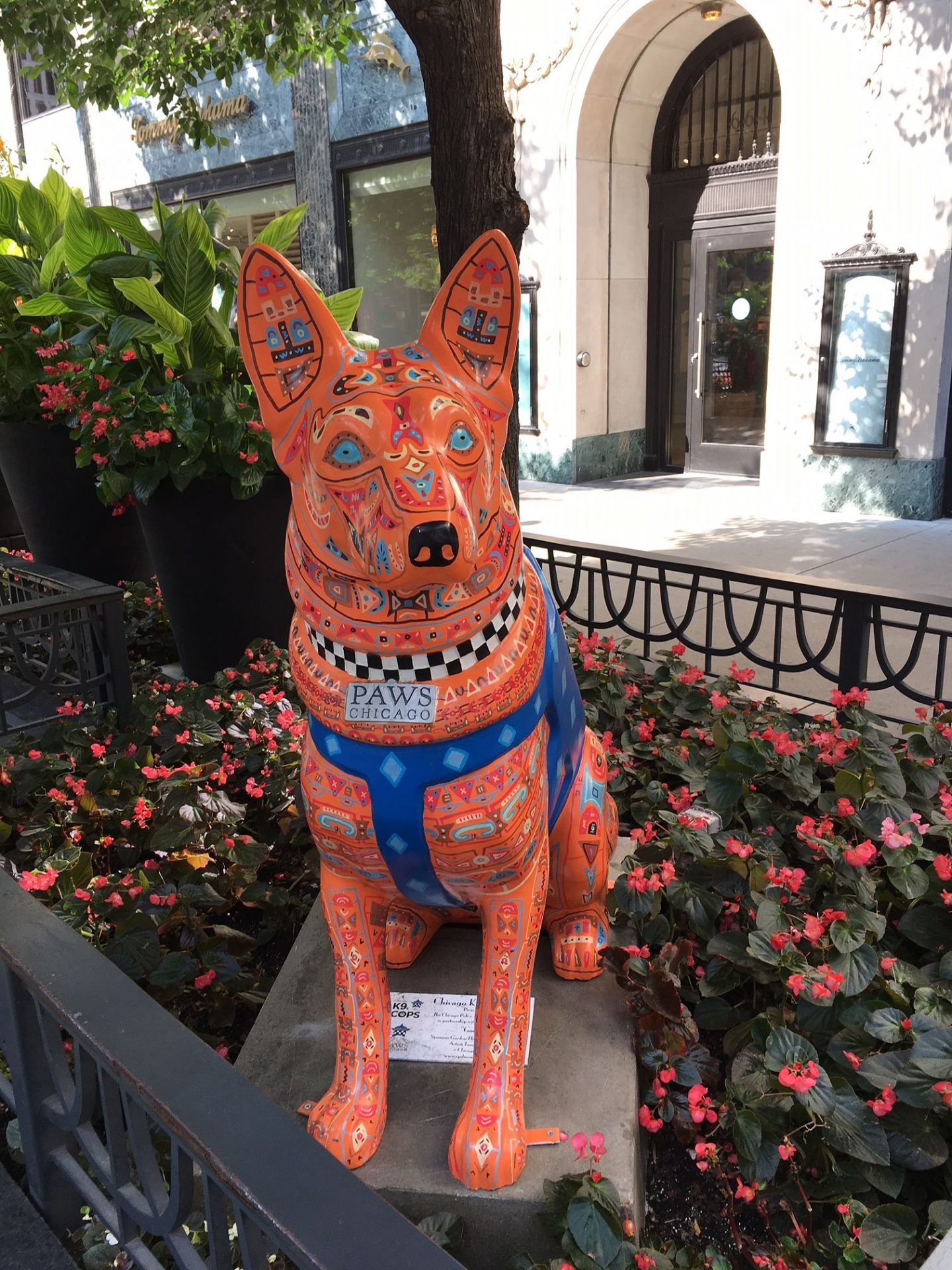 Statues on display highlight the important contributions of the Chicago Police Department's Canine Unit. (Image: Monica Song/Vision Times)