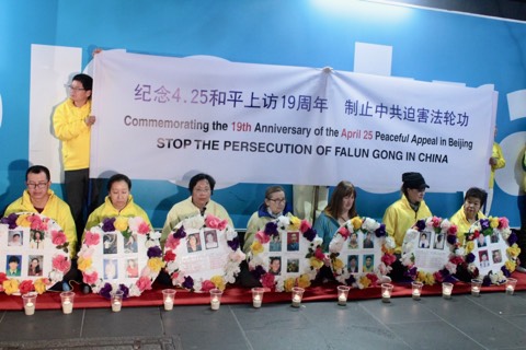 Photo by Tina Wang. Falun Gong Practitioners of Melbourne take part in a candlelight vigil to remember the lives lost.