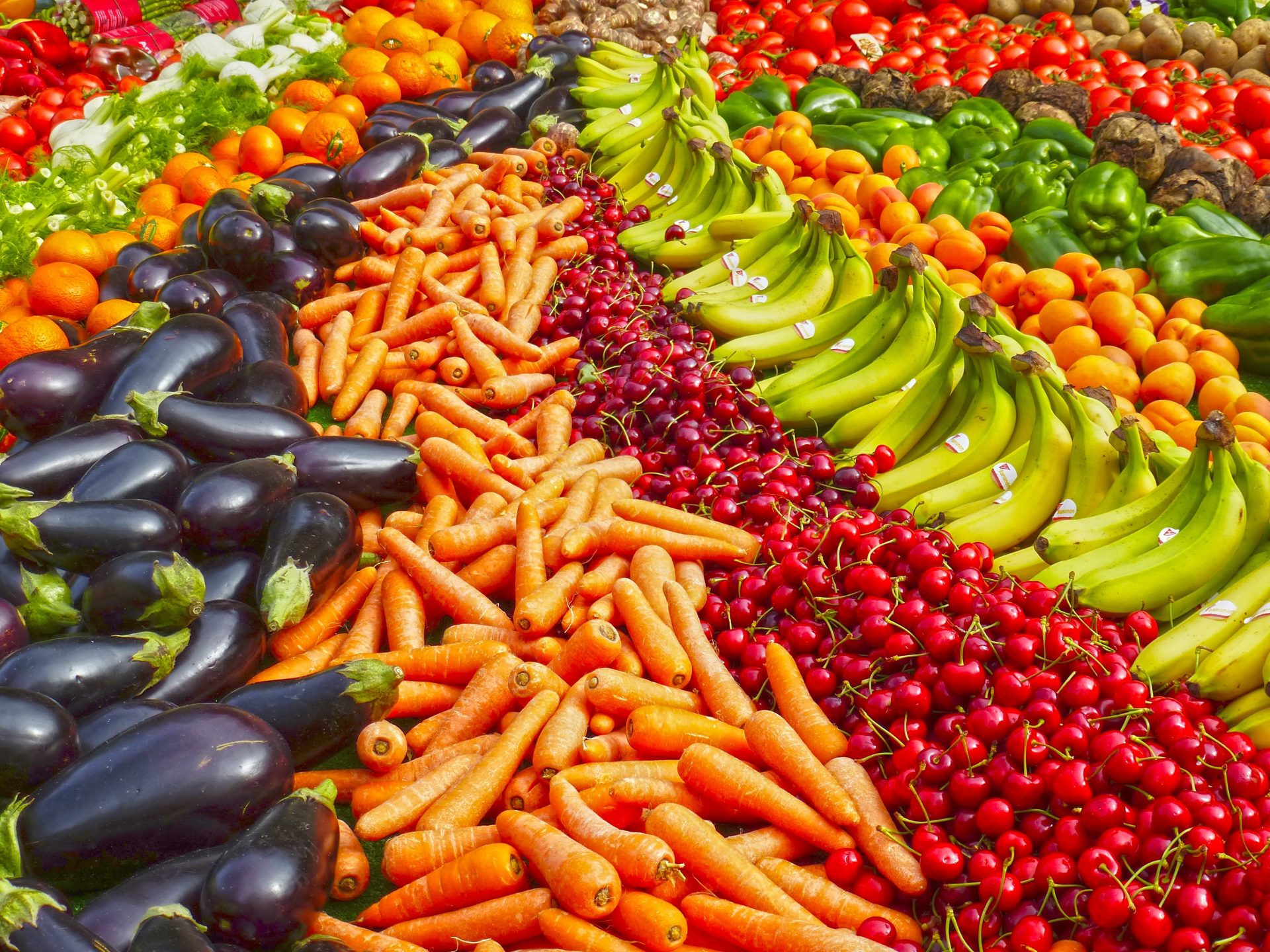 Go out of your way to pick fruits and vegetables of bright colors. (Image: pixabay / CC0 1.0)