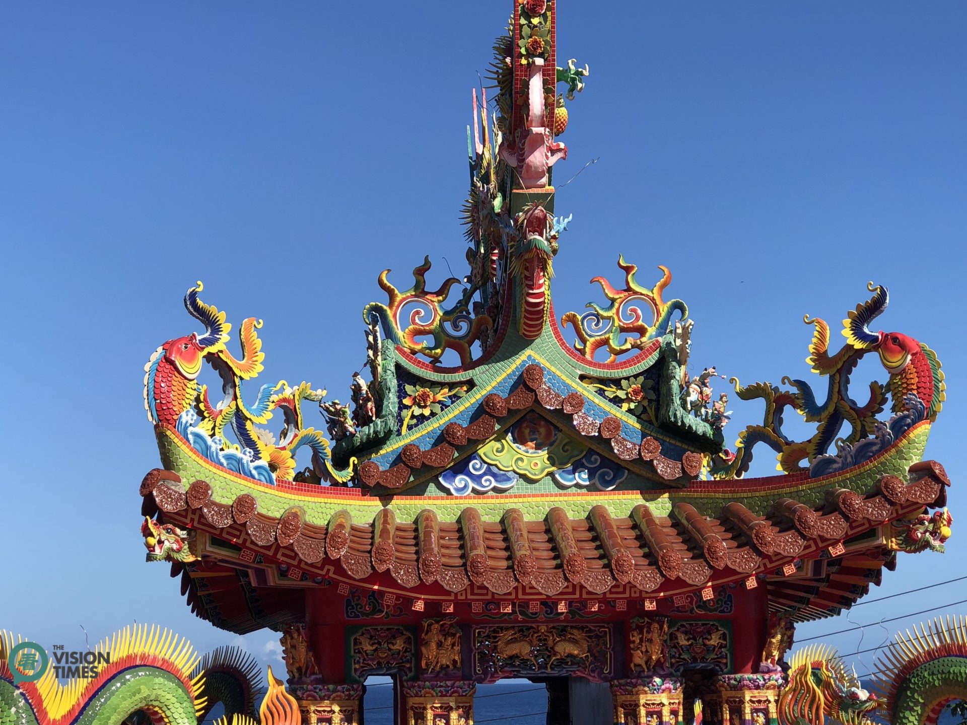 There are over 80 temples on Liuqiu and most of them have beautiful sculptures on the roof. (Image: Billy Shyu / Vision Times)