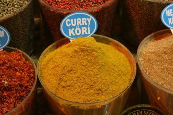 Curry powder is a mix of various spices that are dry roasted using low heat and blended together. (Image: pixabay / CC0 1.0)