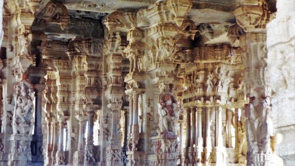 When they found out that the pillars had nothing inside them, they just threw the pillars inside the temple complex. These two pillars can be seen inside the complex even today. (Image: Balraj D via flickr CC BY-SA 4.0)