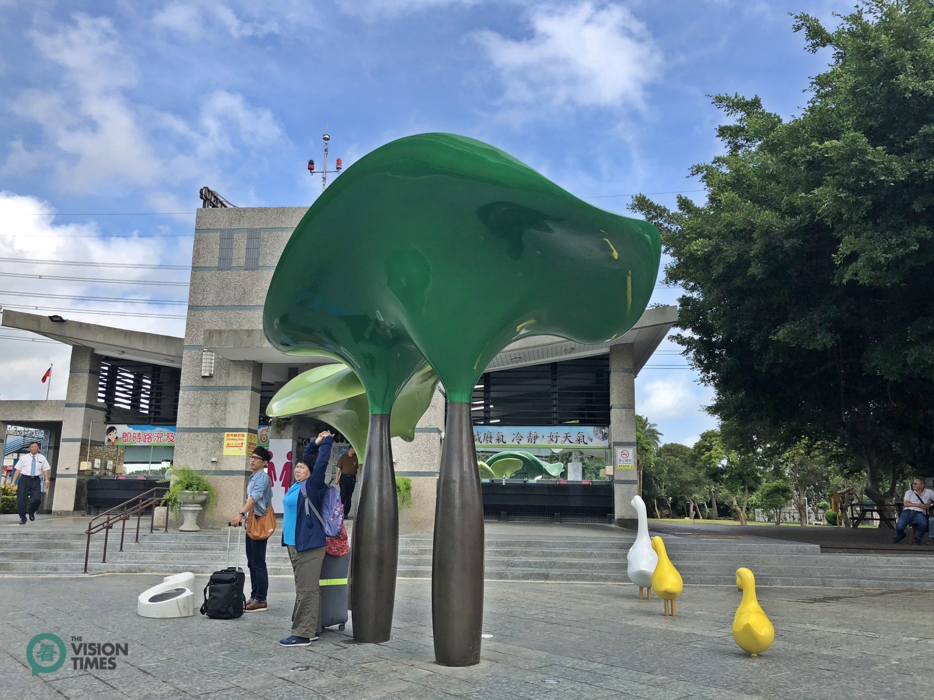 The bus stop at Zhongli Service Area. (Image: Billy Shyu / Vision Times)
