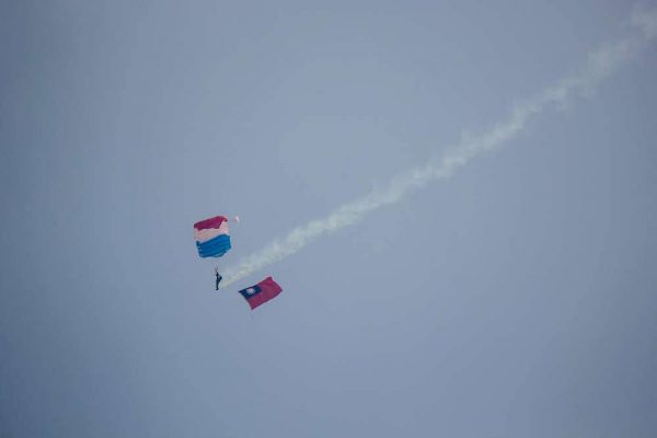 The ROC Army Skydiving Team performs descending with ROC national flag at the air show. (Image: Courtesy of Wang Chia Yi)