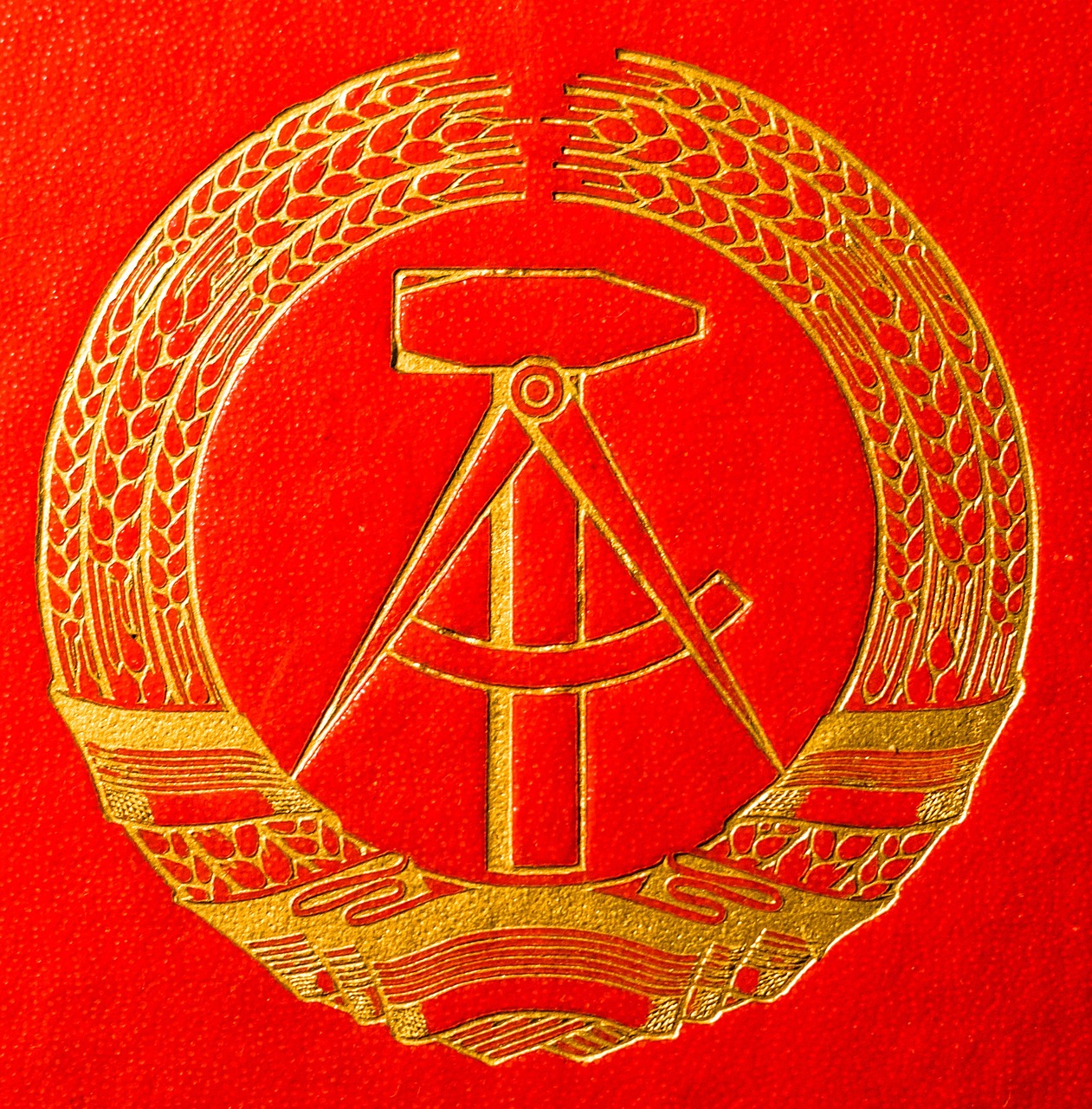 The collapse of the Soviet Union and communist leadership in Eastern Europe represented the end of the Cold War, and the world assumed that the communist threat had become something of the past. (Image: pixabay / CC0 1.0)