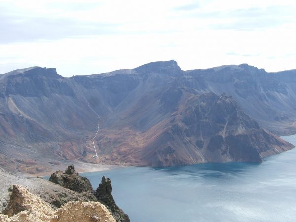 A view of Heaven Lake on Mount Paektu or Changbai. The white line shows the border between North Korea and China. (Image: Satbir Singh via Flickr CC BY 2.0)