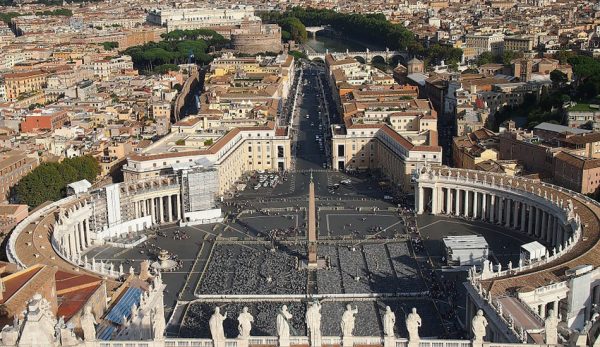 After a top Vatican official accused Pope Francis of covering up sexual abuse scandals in the Catholic Church, demands for his resignation have been growing louder. (Image via pixabay / CC0 1.0)
