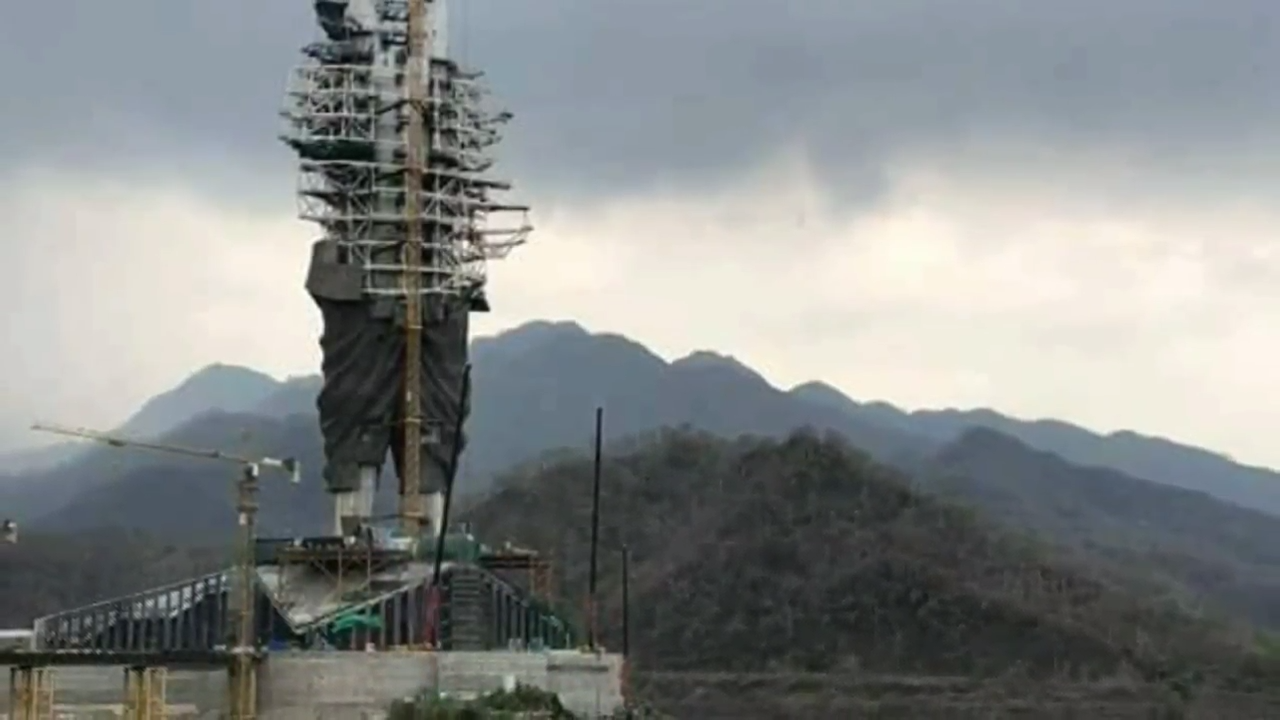 statue2