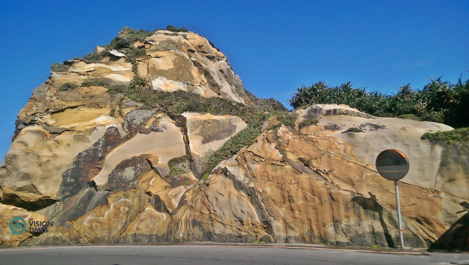 The Wanli District is full of amazing rock formations. (Image: Billy Shyu / Vision Times)