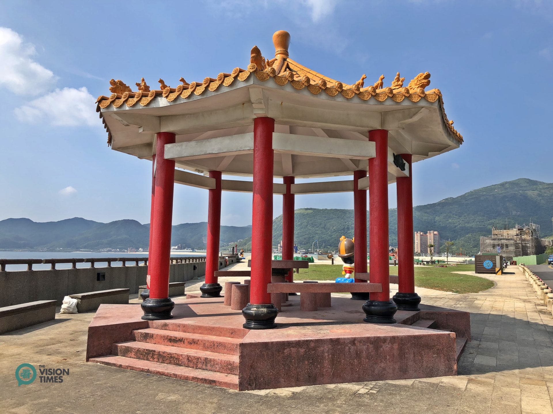 The Crab Theme Park (螃蟹主題公園) is just adjacent to the Guihou Fishing Harbor. (Image: Billy Shyu / Vision Times)