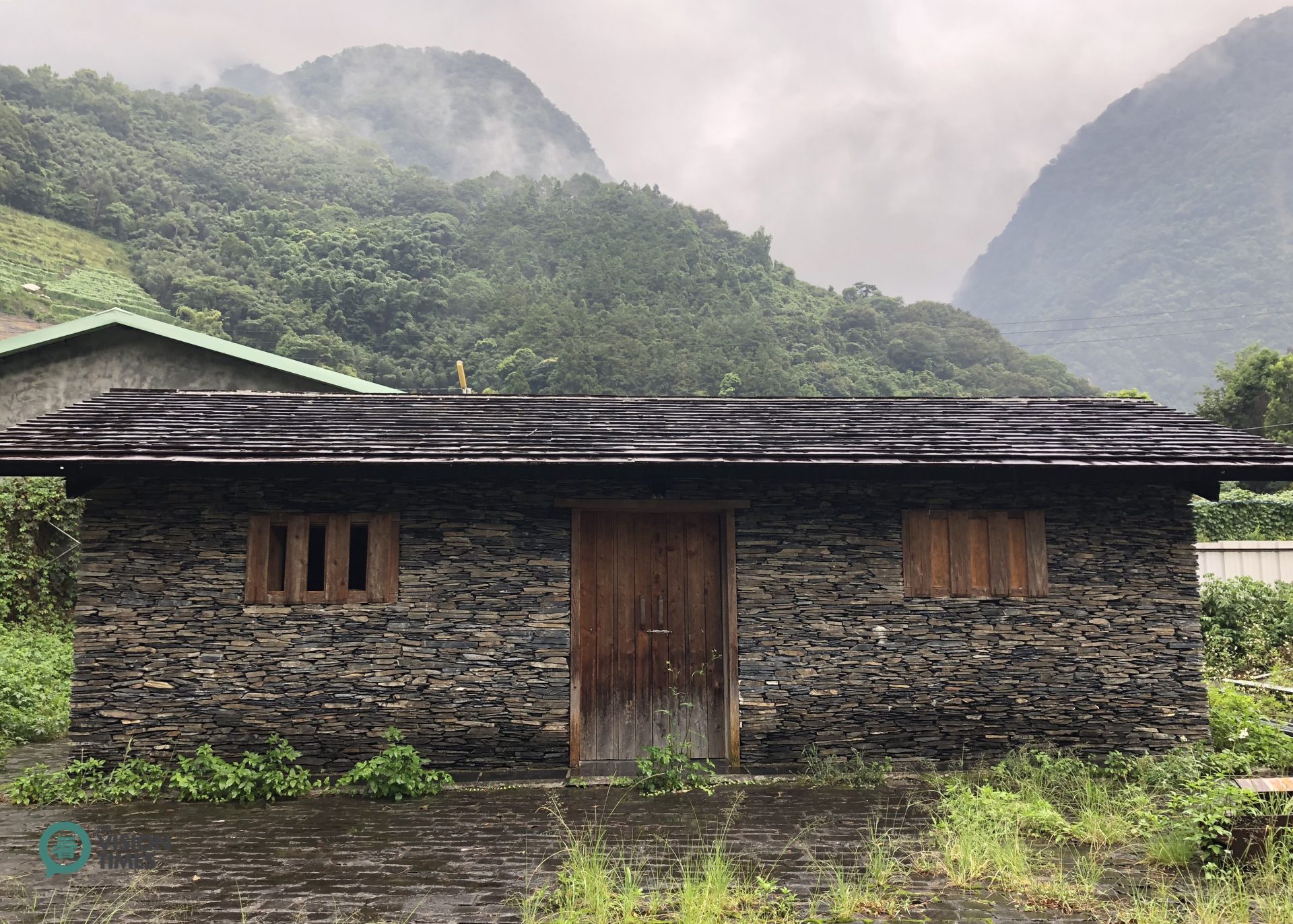A Bunun tribe's stone slab house in Dongpu Hot Spring Area. (Image: Billy Shyu / Vision Times)