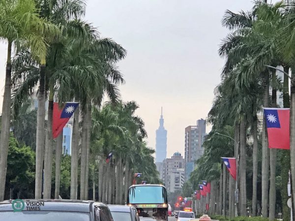 The two sides of some streets in Taipei City are replete with national flags to celebrate Taiwan's National Day. (Image: Billy Shyu / Vision Times)