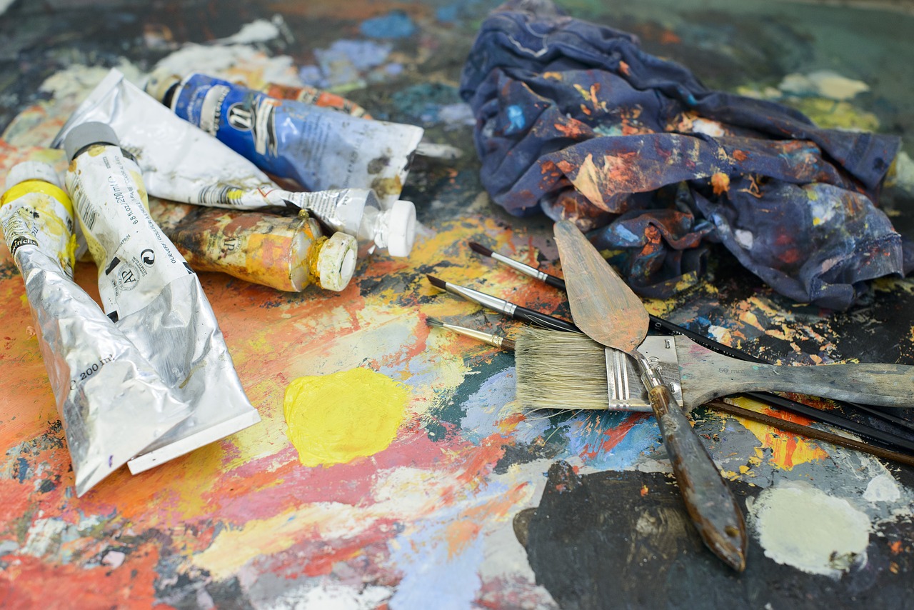 While some say that the purpose of an artist is to express beauty of the world around them, others claim that real value of an art piece comes from its ability to express truth in a way that influences people for the better. (Image: pixabay / CC0 1.0)