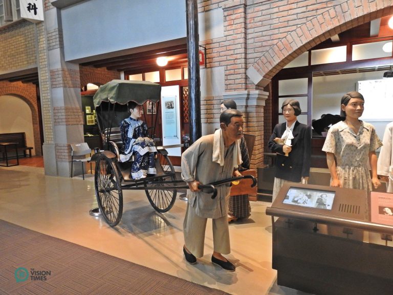 The life-sized objects depicting Taiwanese people's life in early days. (Image: Billy Shyu / Nspirement)