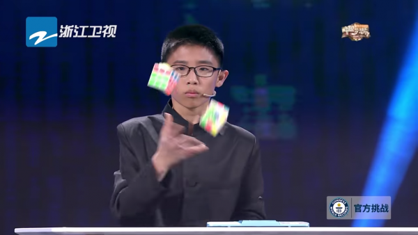 Fastest time to solve 3 Rubik's Cubes while juggling - As Seen On TV China 0-51 screenshot
