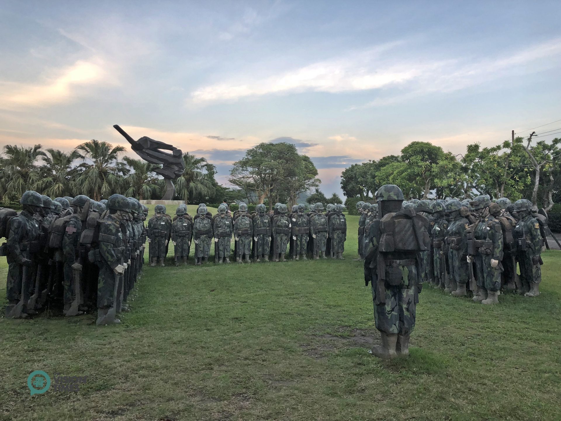 A striking sculpture form the Living World Series – Armed Forces. (Image: Billy Shyu / Vision Times)